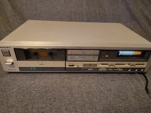 Vintage Technics Stereo Cassette Deck RS-M235x MX, si accende necessita di alcune TLC - Foto 1 di 7