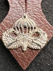 TURKISH PARACHUTE REGIMENT (?) WHITE METAL PIN BADGE ON LEATHER FOB CHEST HANGER - Picture 1 of 4