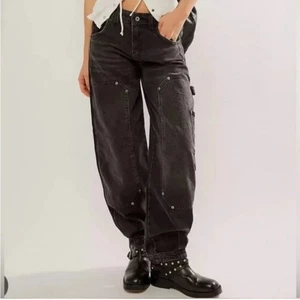 Pantalones de mezclilla We The Free Loren tiro alto barril carpintero negros para mujer - talla 28 - Imagen 1 de 9
