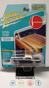 Johnny Lightning Classics Gold 1957 Studebaker Golden Hawk (NG50) - Foto 1 di 2