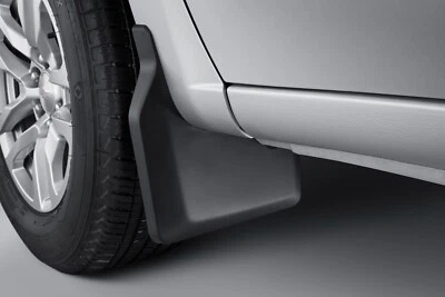 Chevrolet Silverado 1500 2019-2023 protectores contra salpicaduras delanteros 84109903 negro OEM GM Foto 1 de 2