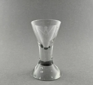 Freimaurer - Logenglas / Schnapsglas mit Winkel und Zirkel, 18./19.Jh. - Picture 1 of 6