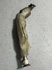 New Genuine Ford Catalytic Converter 9W1Z-5E212-A - Picture 1 of 11