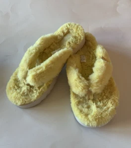 Koolaburra by UGG Slippers Furr-Ee YELLOW Size 7 Shoes Sandals Flip Flops - Picture 1 of 17