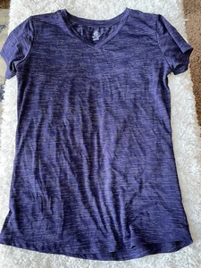 Champion girls sz. 14/16 blue v neck design sport top. Cute, grt shape - Picture 1 of 7