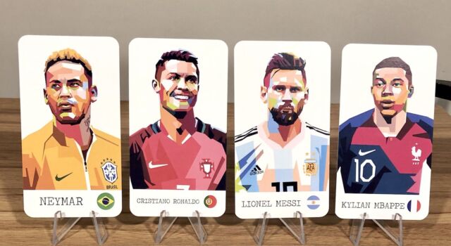 Kit Figurinhas Legend Neymar, Messi, C. Ronaldo E Mbappé