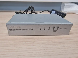 ZyXel ES-105A Wi-Fi Switch Dock 5 Ports - Picture 1 of 7