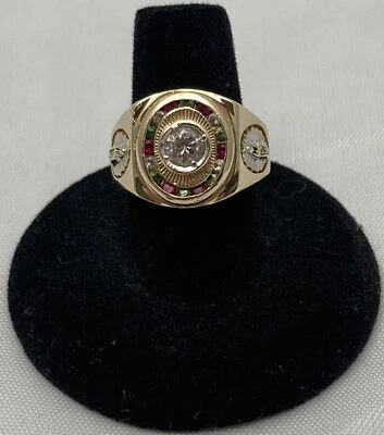 Anillo religioso de oro bicolor de 14K con circonita cúbica, piedras rojas, verdes 9,8 gramos Foto 1 de 4