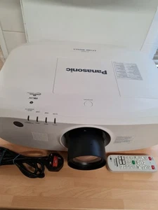 PROYECTOR PANASONIC PT-EZ580 FULL HD HDMI LCD (WUXGA) 5.400 LÚMENES CINE EN CASA - Imagen 1 de 10
