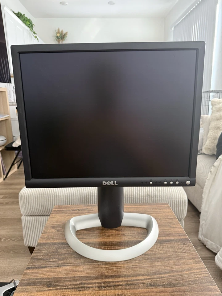 Dell UltraSharp Retro 4:3 LCD Monitor - Model: 2001FP - Image 1 of 4