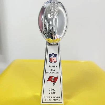 Trofeo de resina del Campeonato del Super Bowl 2020/2002 Tampa Bay Buccaneers de 9,3"" Foto 1 de 3