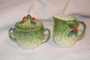 Crema de Navidad AZÚCAR Navidad Crema Cerámica Verde Hiedra/Baya Pintada a Mano Rara - Imagen 1 de 1