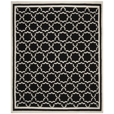 SAFAVIEH Dhurries DHU545L Handwoven Black / Ivory Rug - Image 1 of 4