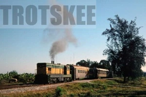 35mm Slide CUBA Railways Diesel Loco 50902 St Clara University 2000 Orig - Picture 1 of 1