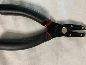 Craftsman USA 45755 Laminated 6-1/2"  Needle Nose Pliers With Comfort Grip - Picture 1 of 4