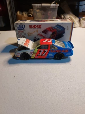 Curita Dale Jarrett 1/24 Diecast #32  Foto 1 de 4
