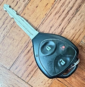 USED TOYOTA COMBO HEAD KEY REMOTE FOB 3 BUTTONS 2006-2016 - Bild 1 von 2