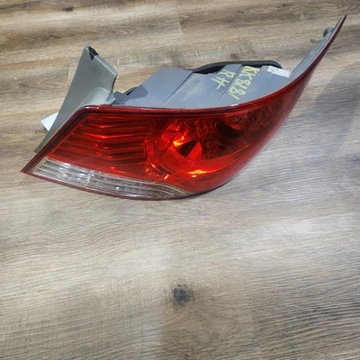 Luz trasera lateral derecha para pasajero Hyundai Accent SEDAN 2012-2014 OEM Foto 1 de 4