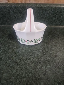Small Porcelain Christmas Basket w/ Holly Designs 3" - Picture 1 of 4