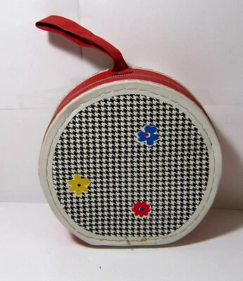 Vintage Retro 1970s Vinyl Zippered Round Purse Make-Up Case - Image 1 of 4