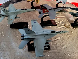 TOP GUN / F - 18 HORNET / F - 14 TOMCAT / Phantom F4 USAF Metal Aircraft YakAir - Imagen 1 de 33