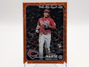 2024 Topps Update NOELVI MARTE #US187 Rookie Debut Orange Crackle Foilboard /299 - Bild 1 von 2