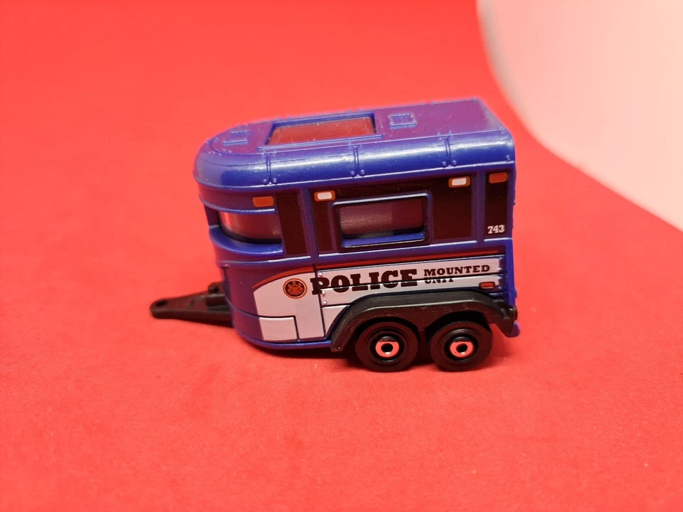 Matchbox 2016 Police 1/64 Pony trailer - Image 1 of 4