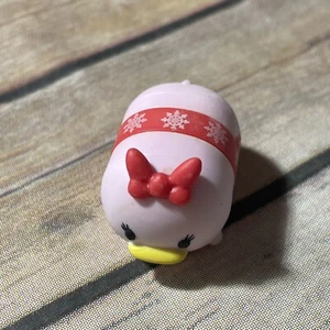 Disney Tsum Tsum Medium Vinyl Figure Christmas Edition Red Daffy Duck Bow - Picture 1 of 4