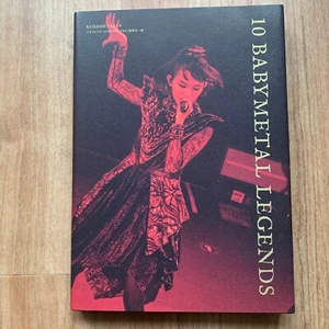 BABYMETAL 10 BABYMETAL LEGENDS Concert History Book Ltd Cover Design Essay JP - Imagen 1 de 18