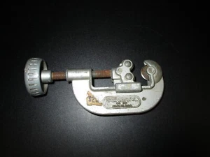 Vintage General Brand Vise-Small With Small Cutter On Side,Unsure Of It's Use - Picture 1 of 3