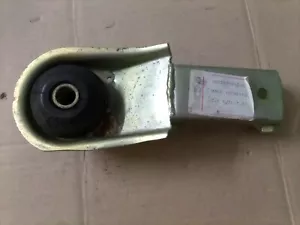 SEAT TERRA VW SUPPORTO TASSELLO SOSPENSIONE CAMBIO NUOVO OE SE029154524A - Picture 1 of 7