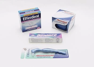 KIT COMPLETO CUIDADO DENTADURA ESTUCHE BAÑO CEPILLO LIMPIADOR TABLETAS Y ADHESIVO Foto 1 de 4