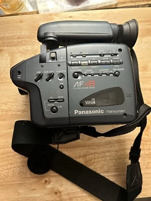 Panasonic Palmcorder AFx8 PV-21D VHS-C Camcorder  UNTESTED - Image 1 of 4