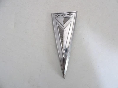 1962 Pontiac Tempest Lemans багажник эмблема.  OEM 4841465 - Изображение 1 из 4