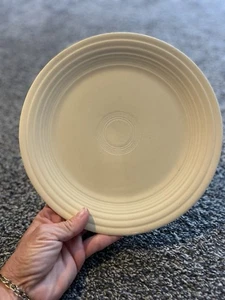 Vintage Fiesta Ware Dinner Plate Beige 9 1/2" Diameter - Picture 1 of 10