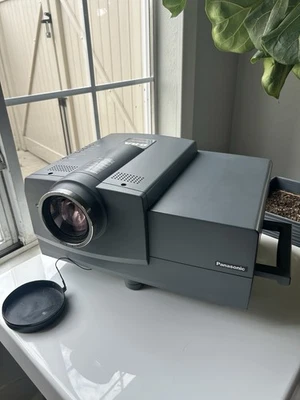 Panasonic PT-D995U D-ILA SXGA+ Projector Vintage 1998 WORKING - Image 1 of 4