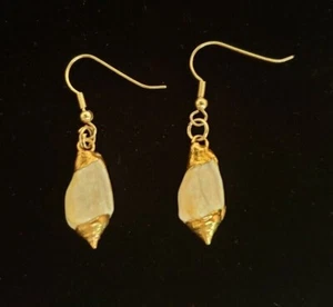 Vintage Gold Tone Pearly Conch Shell Sea Ocean Bay Mini Earrings Set USA - Picture 1 of 3