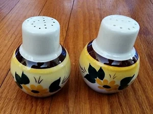 VERNON KILNS METLOX USA BROWN EYED SUSAN SALT/PEPPER SHAKERS - Picture 1 of 5