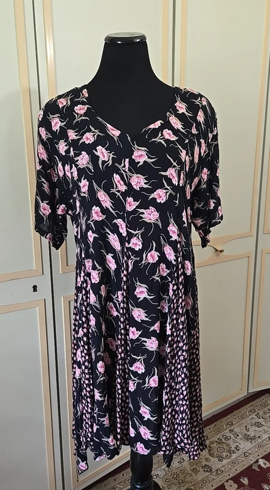 Vestido Babydoll Vintage Años 90 en Negro Floral con Rosas Rosas, Talla Grande Pull-Over ~ M Foto 1 de 4