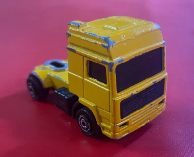MAJORETTE CAMION RIMORCHIO scala 1:100 metallo Giallo - Immagine 1 di 4