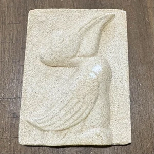 Wandbehang Sandkunst geformt 3D Pelikan signiert Sally 4”x5,5” *siehe* - Bild 1 von 11