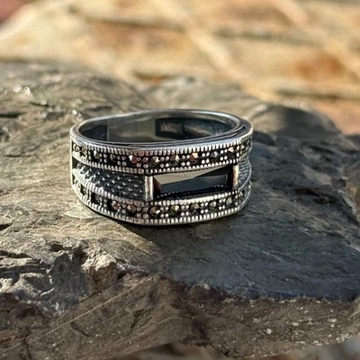 Мужское минимальное кольцо-печатка с черным камнем ониксом - Изображение 1 из 4