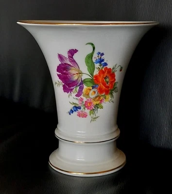 Fürstenberg Porzellan-Vase mit Goldrand und Blumenmotiv Nr. 3391 - Bild 1 von 3