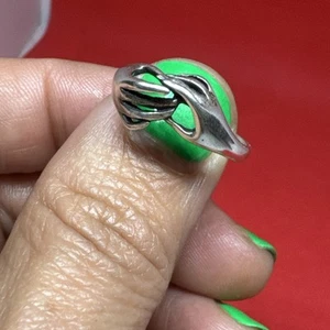 Retired James Avery Sterling Silver Friendship Hands Ring Size 8.25 - Picture 1 of 5