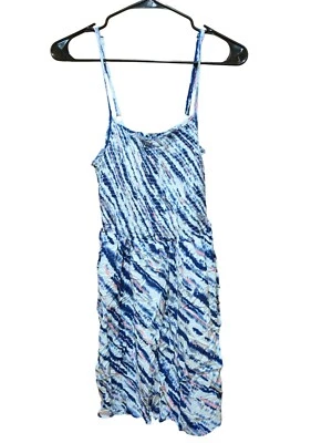 Top New Look con tirantes ajustados para mujer con un troquel de corbata que afecta talla grande 2X  Foto 1 de 4