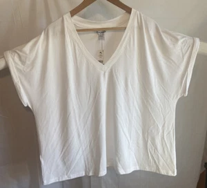 Women's Tommy Bahama White V-Neck Golf T-Shirt- NWT- Size XL-Beautiful - Picture 1 of 8
