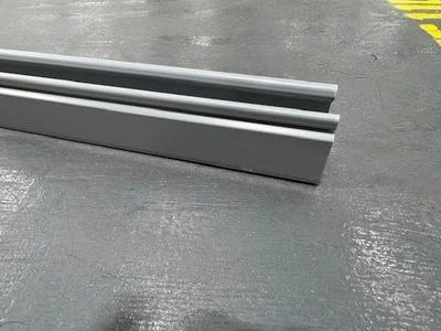 Panduit HS1.5x2LG6NM Conducto de PVC con bisagras sólidas sin orificios de montaje gris 1.5"x2"x6 pies Foto 1 de 3