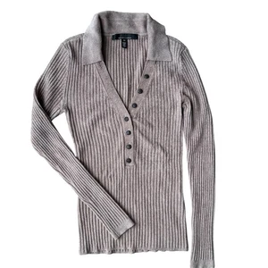Suéter WHBM Acanalado Chenilla Manga Larga Cuello en V Negro Botones Talla XS Tostado - Imagen 1 de 5
