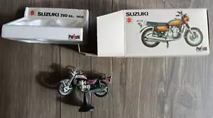 moto SUZUKI 1:24 POLISTIL 750 CC Métal Plastique Boite d'origine NEUF - Foto 1 di 2