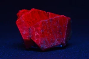 Cristal espinela JH22821, una cantera de Phu, Vietnam - Imagen 1 de 2